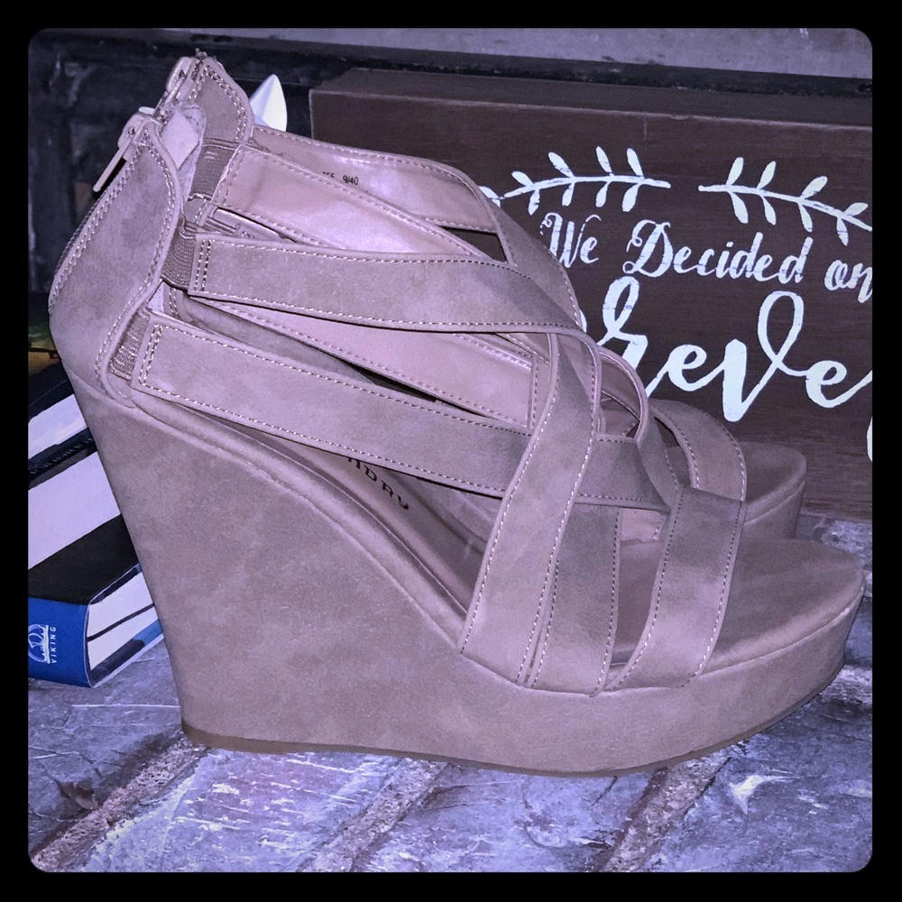 Chinese Laundry Mighty Strappy Wedges sz 9
